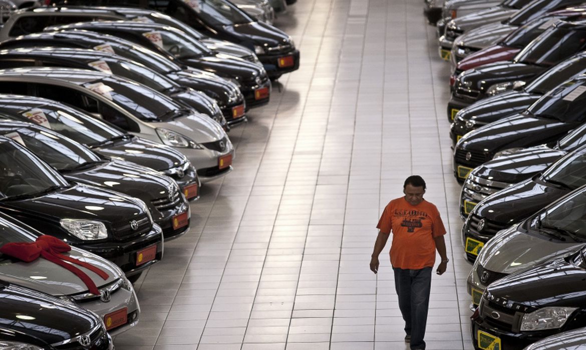 Governo pretende deixar carro mais populares mais baratos -Foto: Marcelo Camargo/Agência Brasil