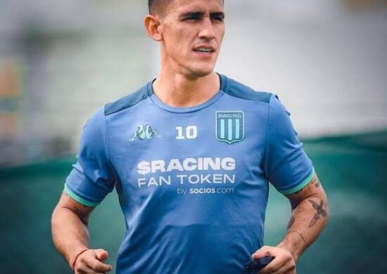 Botafogo está de olho no paraguaio desde o início do ano, mas Timão está confiante em fechar com o jogador em breve - Foto: Reprodução/Twitter @RacingClub