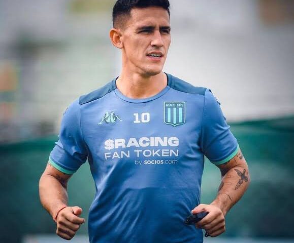 Botafogo está de olho no paraguaio desde o início do ano, mas Timão está confiante em fechar com o jogador em breve - Foto: Reprodução/Twitter @RacingClub