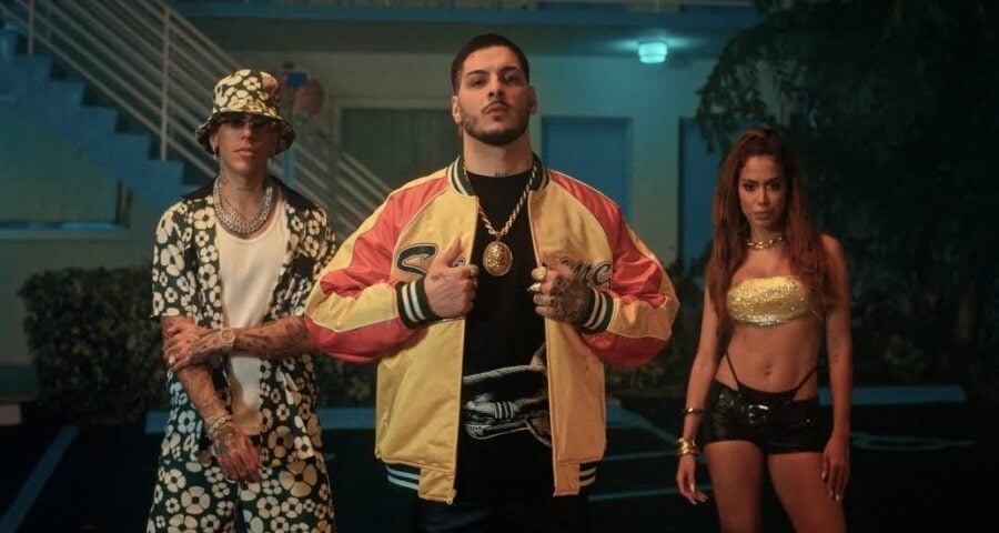 O espanhol RVFV, a brasileira Anitta e o italiano Sfera Ebbasta estão juntos em “Capitán” - Foto: Reprodução/Youtube