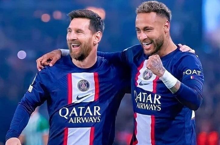 Neymar e Messi são o motivo de protestos feitos pela torcida do PSG - Foto: Reprodução/Twitter @CuriosidadesMUT