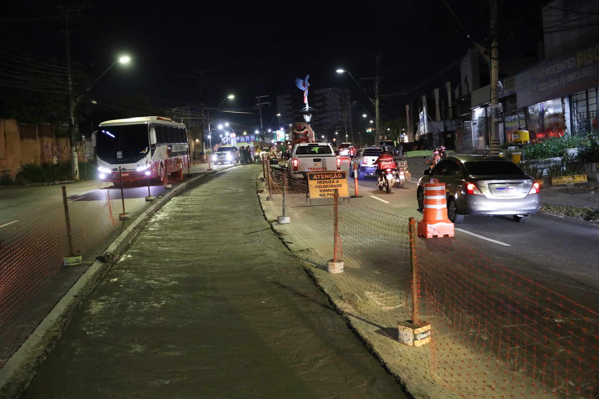 Obras na avenida Efigênio Sales ocorrem no período noturno - Foto: Divulgação/Seminf