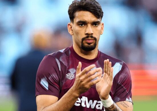 Paquetá se envolve em briga com torcida holandesa após vitória de West Ham - Foto: Reprodução/twitter @COYIronscom