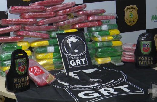 Polícia apreende 50 kg de drogas em embarcação no porto de Manaus. Foto: Reprodução/ TV Norte Amazonas.