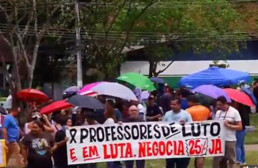 Greve: Professores do AM protestam em frente a sede governo - Foto: Reprodução/Youtube @tvnorteamazonas