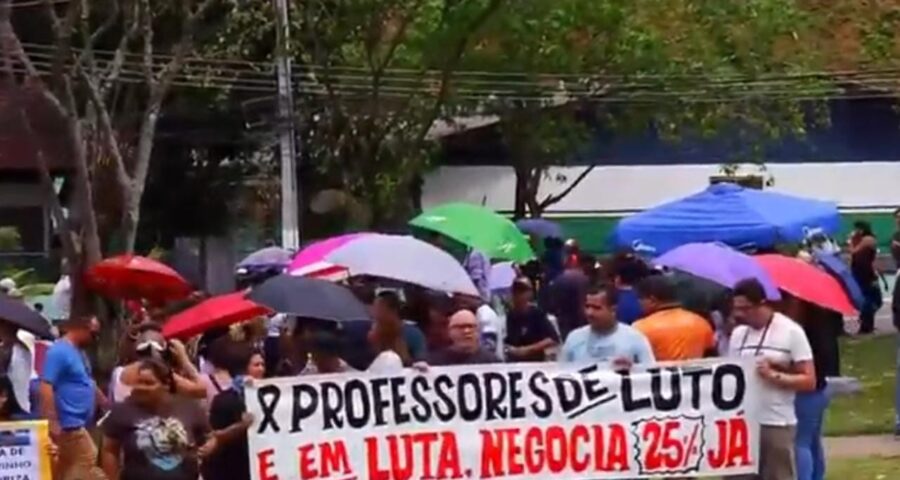 Greve: Professores do AM protestam em frente a sede governo - Foto: Reprodução/Youtube @tvnorteamazonas