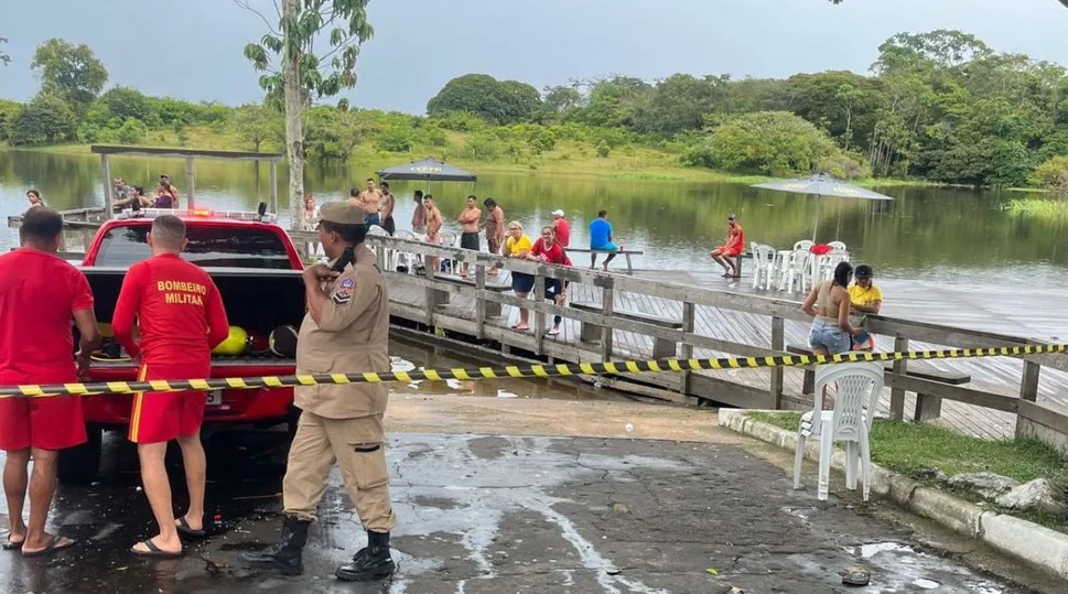 Jovem é encontrado morto após se afogar em balneário de Parintins no Amazonas — Foto: Corpo de Bombeiros