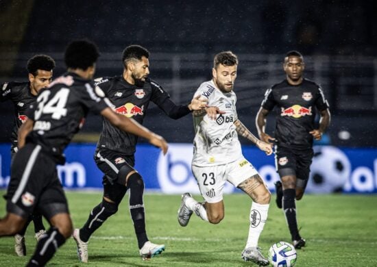 Santos colecionou mais um tropeço no jogo contra o Bragantino - Foto: Reprodução/ Twitter @messisincerao_