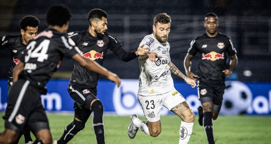 Santos colecionou mais um tropeço no jogo contra o Bragantino - Foto: Reprodução/ Twitter @messisincerao_