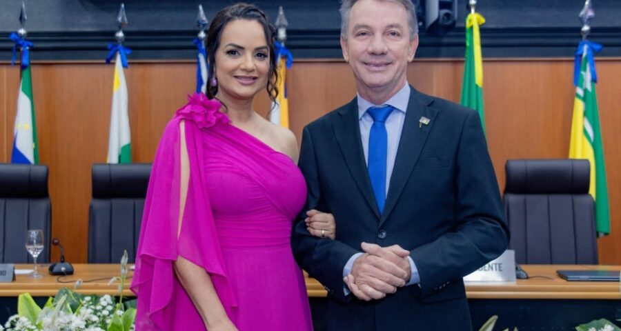 Simone Denarium e Antônio Denarium em foto no dia da posse do atual mandato de governador de Roraima - Foto: Reprodução/Facebook @simonedenarium