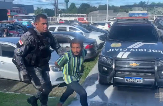 Suspeito de matar a mãe e ferir a avó é preso na Zona Norte de Manaus. Foto: Reprodução/ TV Norte Amazonas.