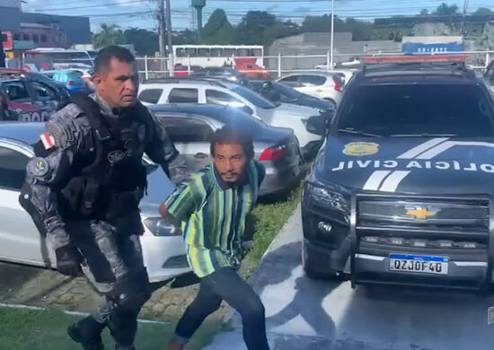 Suspeito de matar a mãe e ferir a avó é preso na Zona Norte de Manaus. Foto: Reprodução/ TV Norte Amazonas.