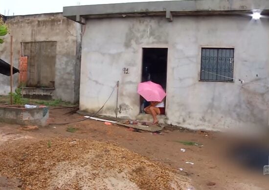 Suspeitos invadem casas e matam homem baleado na cabeça em Manaus. Foto: Reprodução/ TV Norte Amazonas.