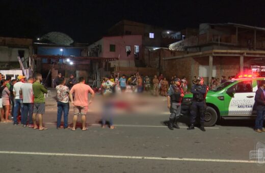 Três pessoas são mortas por suspeitos com mais de 20 tiros em Manaus. Foto: Reprodução/ TV Norte Amazonas.