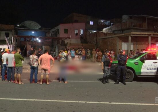 Três pessoas são mortas por suspeitos com mais de 20 tiros em Manaus. Foto: Reprodução/ TV Norte Amazonas.