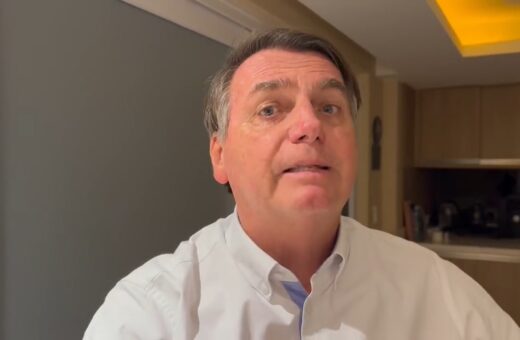 Em vídeo, de 40 segundos, Bolsonaro afirma que irá processar o presidente Lula - Foto: Reprodução/Twitter @jairbolsonaro