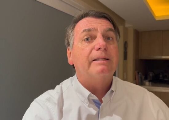 Em vídeo, de 40 segundos, Bolsonaro afirma que irá processar o presidente Lula - Foto: Reprodução/Twitter @jairbolsonaro