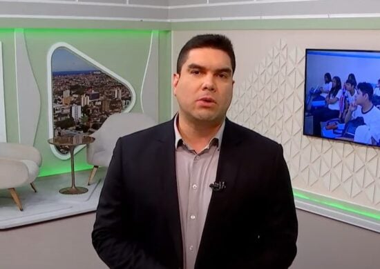 O Programa Agora é apresentado por Clayton Pascarelli -Foto: Reprodução/TV Norte Amazonas.