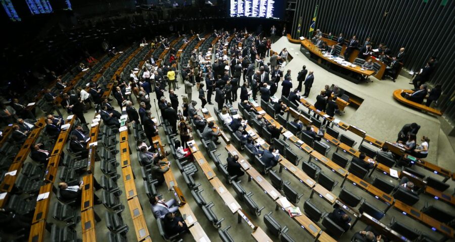 A Câmara dos Deputados aprovou projeto de lei que torna crime discriminar pessoas politicamente expostas -Foto: Marcelo Camargo/Agência Brasil