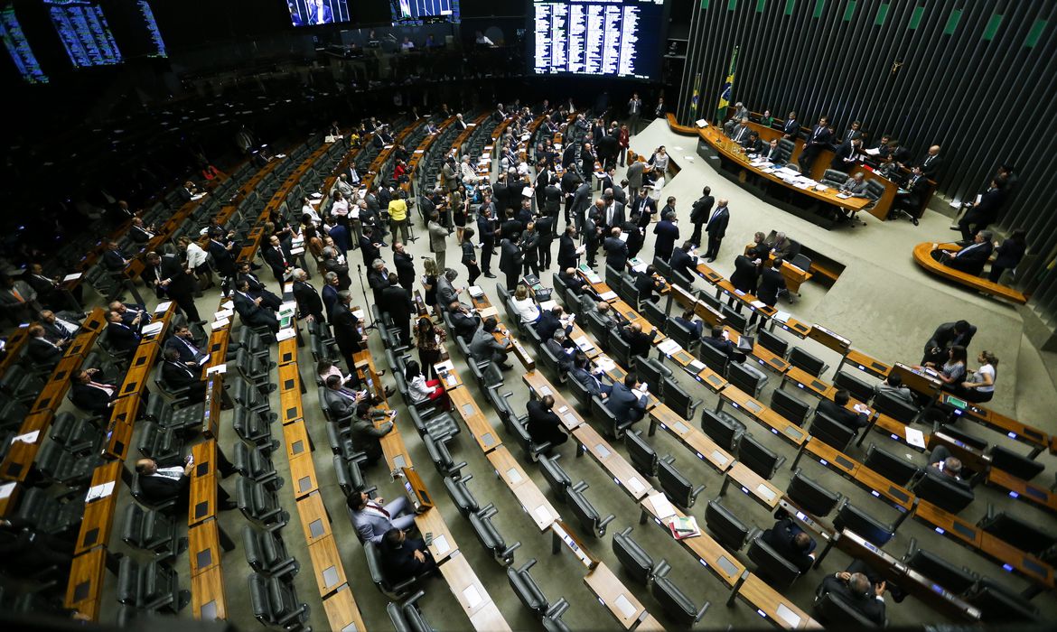 A Câmara dos Deputados aprovou projeto de lei que torna crime discriminar pessoas politicamente expostas -Foto: Marcelo Camargo/Agência Brasil