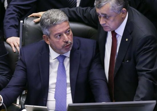 No Planalto e no entorno do presidente Lula (PT), o deputado José Guimarães tem sido chamado de "homem do Lira", sob o argumento de que ele defende as vontades do presidente da Câmara – Foto: Lula Marques/Agência Brasil