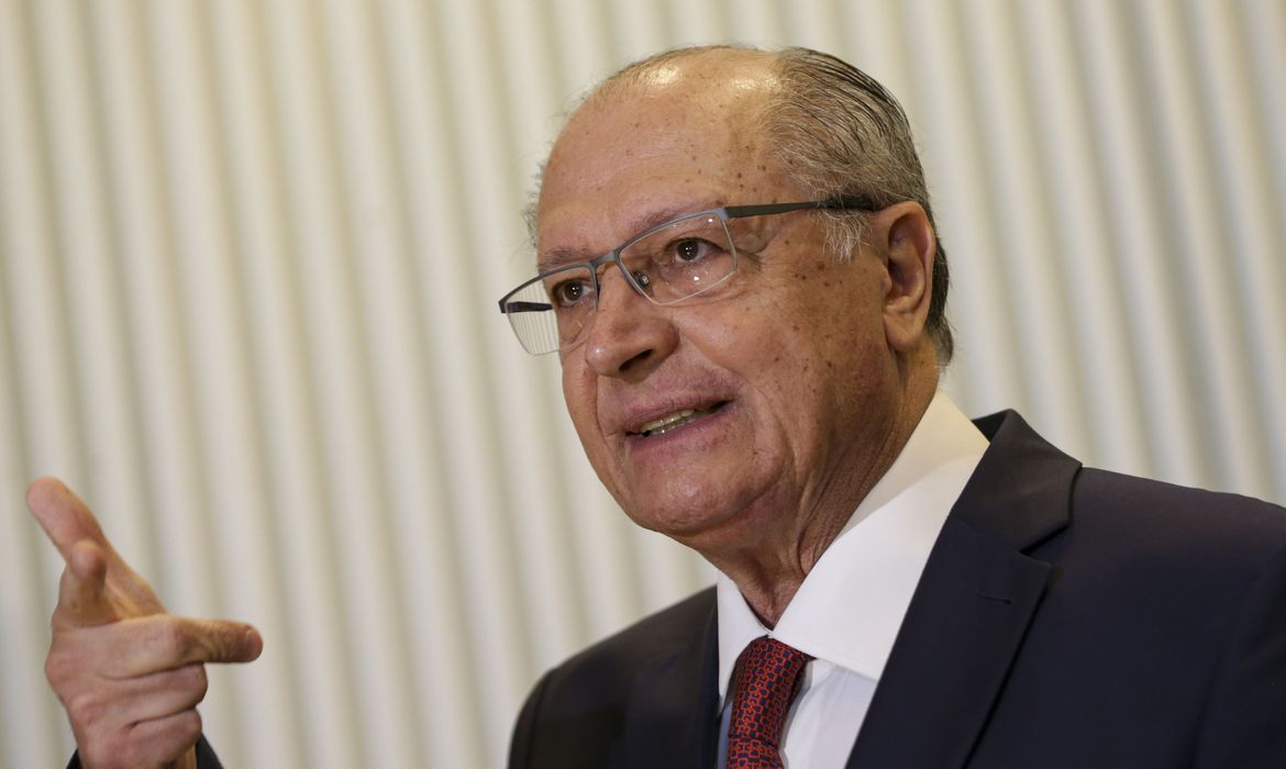 Geraldo Alckmin, criticou nesta quinta-feira (23) a decisão do Banco Central de manter os juros básicos da economia (taxa Selic) em 13,75% ao ano -Foto: Marcelo Camargo/Agência Brasil