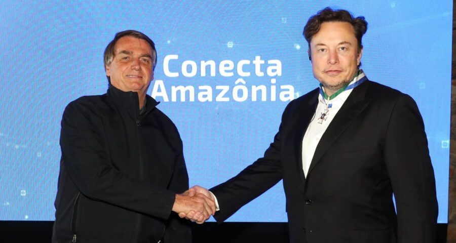 Bolsonaro, se encontrou com o empresário Elon Musk, dono da Starlink, em maio de 2022. Data da promessa em colocar internet em todas as escolas da região Norte -Foto: Clauber Cleber Caetano/PR