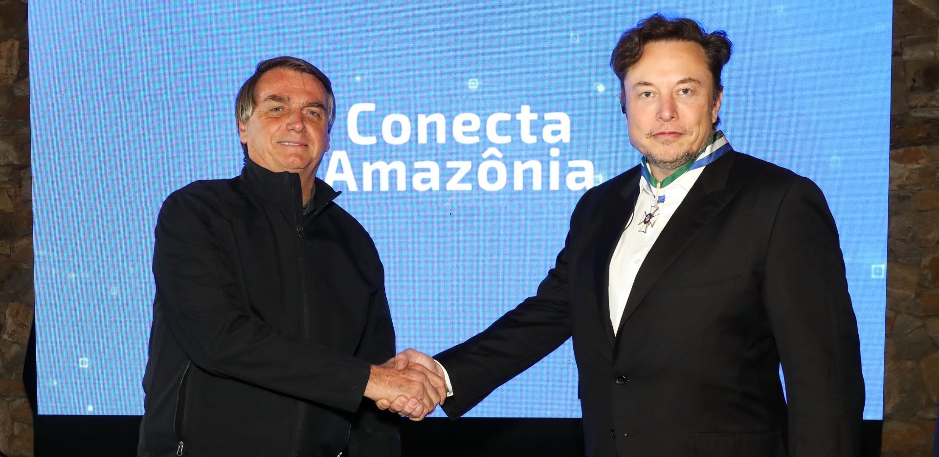 Bolsonaro, se encontrou com o empresário Elon Musk, dono da Starlink, em maio de 2022. Data da promessa em colocar internet em todas as escolas da região Norte -Foto: Clauber Cleber Caetano/PR