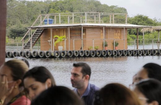 Manaus: prefeitura notifica retirada de flutuantes irregulares do Tarumã-Açu