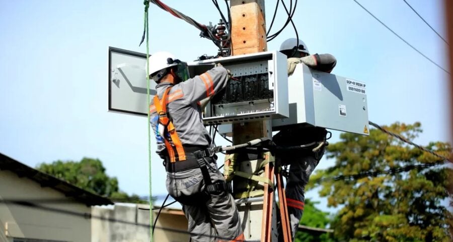 Oito bairros de Manaus ficam sem energia por manutenção neste domingo