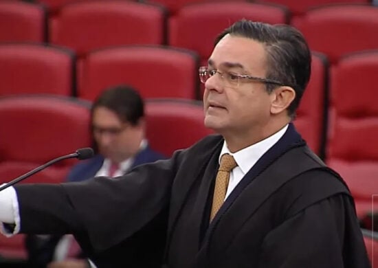 O advogado do PDT, Walber Agra, durante o julgamento, disse que a reunião do Ex-presidente Bolsonaro com embaixadores teve o objetivo de "desmoralizar as instituições" brasileiras -Foto: Reprodução/TV Justiça