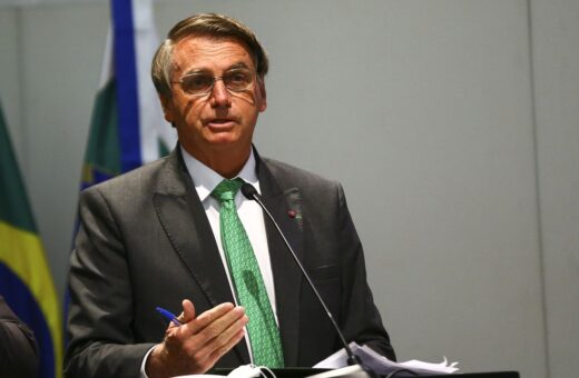 Bolsonaro pode ficar sem salário do PL se responder por improbidade administrativa devido ao uso indevido da TV Brasil e da estrutura do Palácio da Alvorada na reunião com embaixadores que ocorreu em julho do ano passado - Foto: Marcelo Camargo Agência Brasil