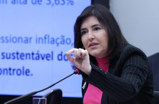 Na Câmara dos Deputados, a ministra Simone Tebet diz que arcabouço só vai dar certo se a receita for incrementada - Foto: Bruno Spada / Câmara dos Deputados