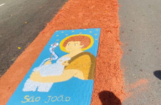 Tapetes de Corpus Christi enfeita Paróquia de Nossa Senhora de Nazaré em Manaus - Foto: Thalita Mourão