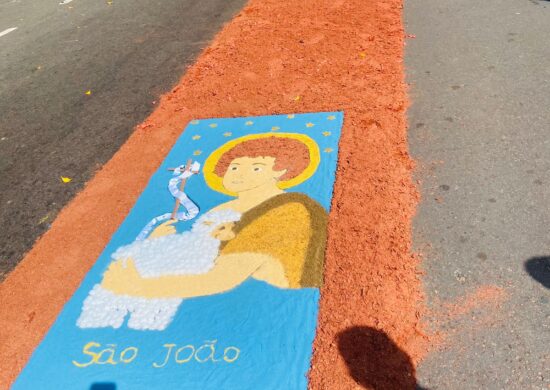 Tapetes de Corpus Christi enfeita Paróquia de Nossa Senhora de Nazaré em Manaus - Foto: Thalita Mourão