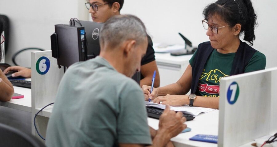 Candidatos para vagas de emprego no Sine Amazonas - Foto: Henrique Miranda/Setemp