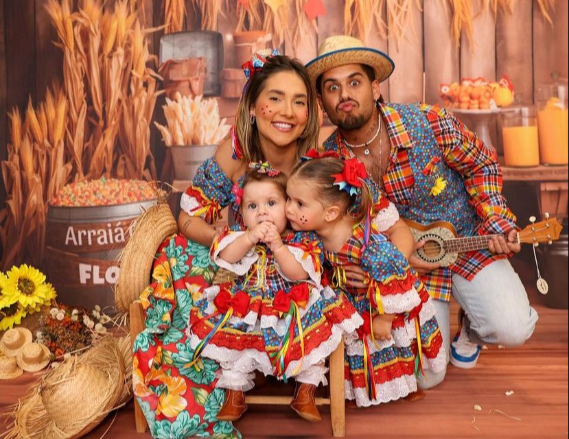 Maria Flor com os pais e a irmã - Foto: Reprodução\@virginia
