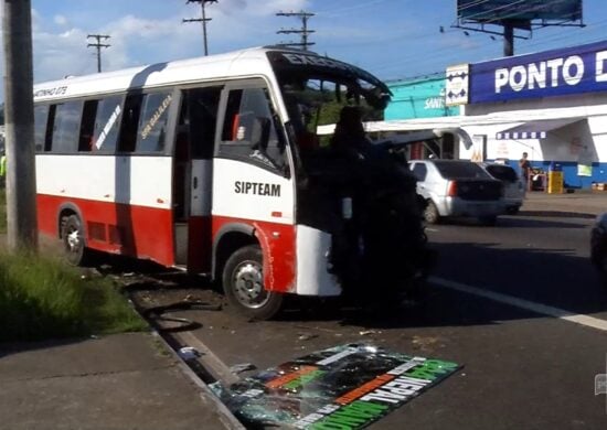 Acidente entre ônibus e micro-ônibus deixa oito feridos em Manaus. Foto: Reprodução/ TV Norte Amazonas.