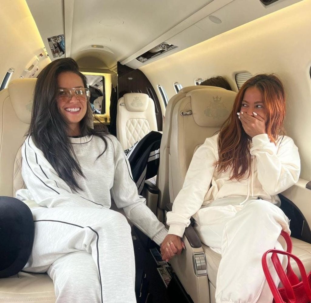 Anitta e Juliette compartilharam viagem à Europa com outros famosos - Foto: Reprodução/Instagram @anitta