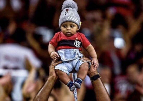 Bebê foi 'batizado' no Maracanã durante jogo da Libertadores - Foto: Reprodução/CRF