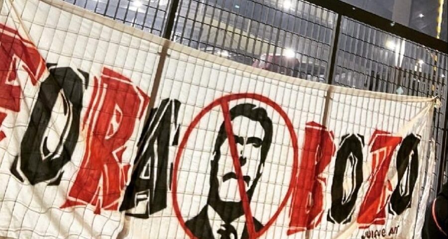 Bolsonaro divide torcidas no estádio do Morumbi, em São Paulo - Reprodução/Twitter @PELEJA