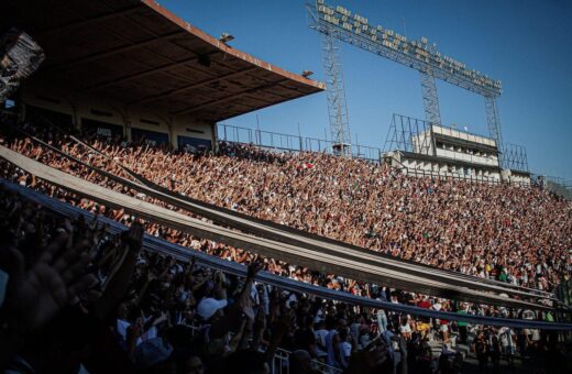 Após derrota contra o Goiás, torcida do Vasco gera confusão dentro e fora de estádio - Foto: Reprodução/ Twitter @CentralAlmirant