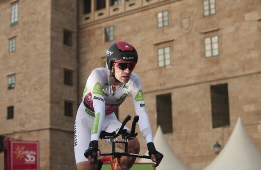 Ciclista sofre queda em local perigoso e perde a vida um dia depois do acidente - Foto: Reprodução/ Twitter @ArabNewsSport