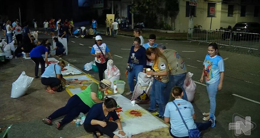 Corpus Christi: Fiéis montam os tradicionais Manaus. Foto: Reprodução/ TV Norte Amazonas.