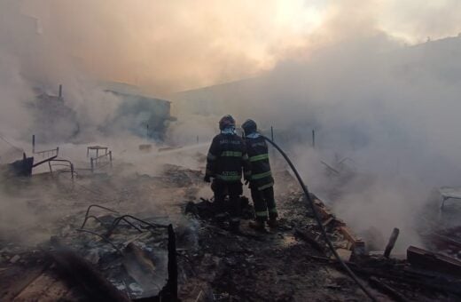 Ainda não há registro de vítimas do incêndio, segundo bombeiros - Foto: Reprodução/Twitter @BombeirosPMESP