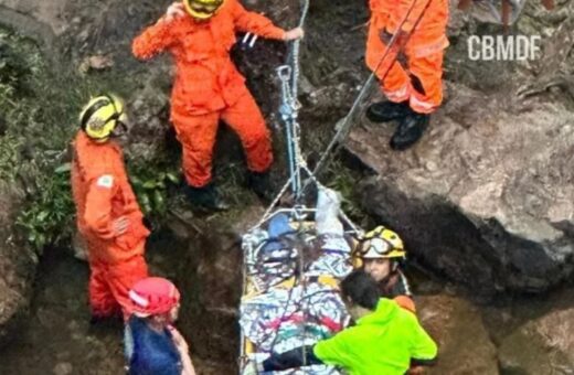 Mulher caiu da Cachoeira do Tororó enquanto fazia rapel - Foto: Divulgação/Corpo de Bombeiros DF