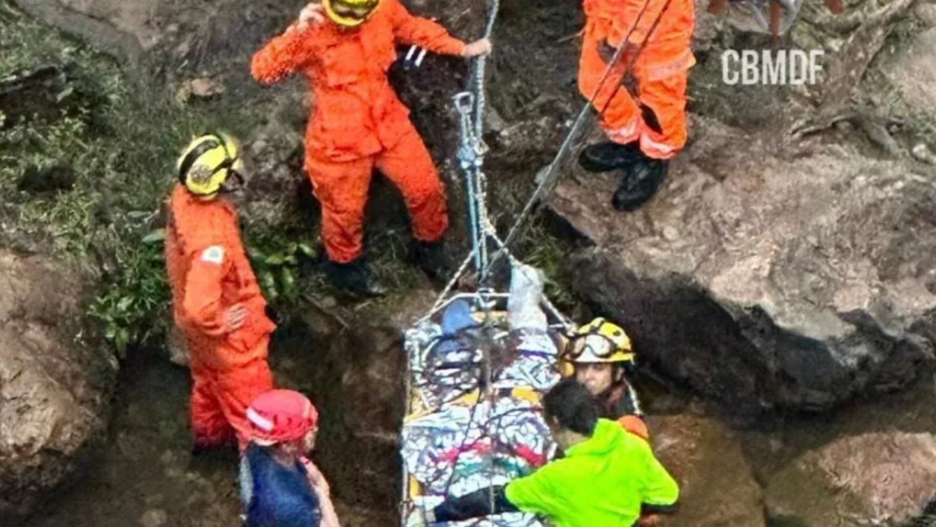 Mulher caiu da Cachoeira do Tororó enquanto fazia rapel - Foto: Divulgação/Corpo de Bombeiros DF