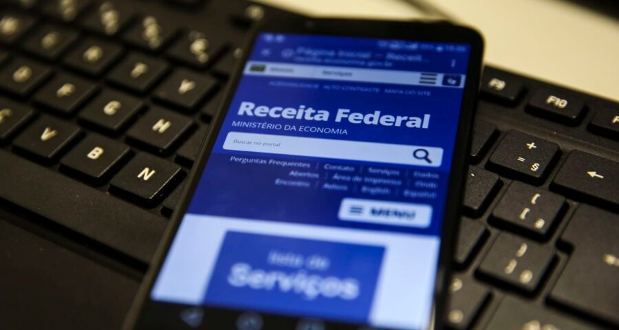 Consulta ao segundo lote do Imposto de Renda é realizada no portal da Receita Federal - Foto: Arquivo/EBC