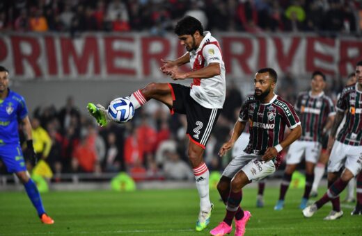 Apoiado por mais de 80 mil torcedores, River devolveu a derrota e segue vivo na briga por vaga - Foto: reprodução/Twitter @RiverPlate