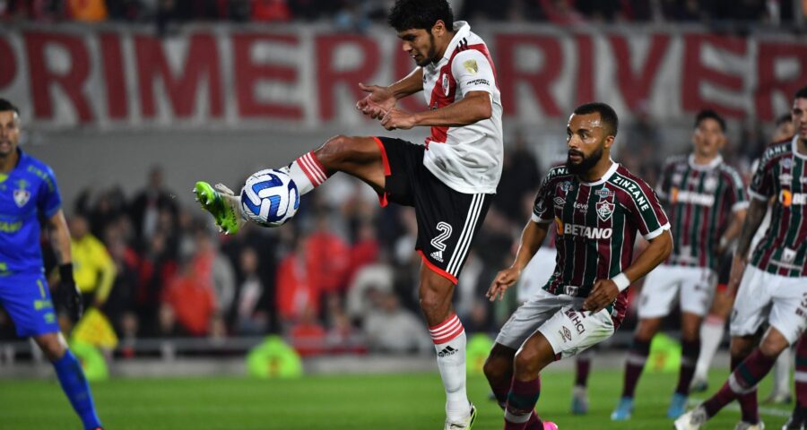 Apoiado por mais de 80 mil torcedores, River devolveu a derrota e segue vivo na briga por vaga - Foto: reprodução/Twitter @RiverPlate